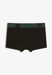 Pánské boxerky černé barvy s tmavě zeleným logem "BERSHKA" na elastickém pásku, položeny na rovné ploše na bílém pozadí.