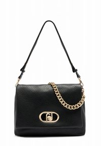 Schwarze Lederhandtasche mit strukturierter Oberfläche, goldener Hardware und abnehmbarem Kettenriemen; verfügt über einen auffälligen Verschlussdetail auf der Vorderseite.