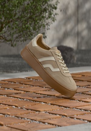 CUZMANI - Matalavartiset tennarit - light beige/off white