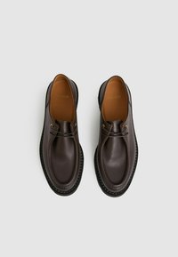 Reiss REGULAR FIT - HATTON - Hétköznapi fűzős cipő - dark brown