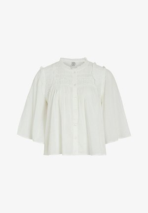 Hvit bluse med rund krage, korte volangermer, knappestengning foran og plisserte detaljer på brystet. Mykt, lett stoff.