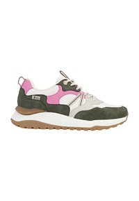 Sportliche Schuhe mit grünem Wildleder, rosa Akzenten und weißen Lederpanelen. Grober Sohle mit braunem Gummi-Profil und beigen Schnürsenkeln.