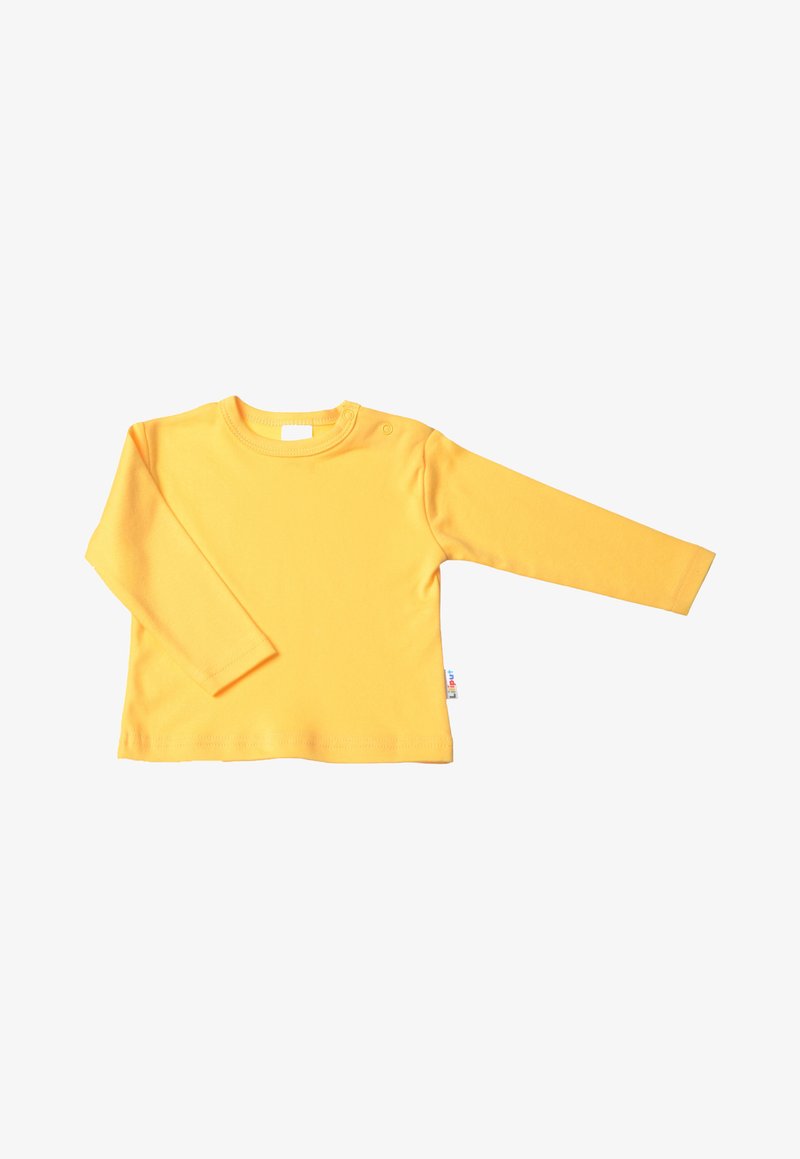 Langärmliges gelbes Baumwollshirt mit rundem Halsausschnitt und einem kleinen Druckknopf-Detail an einer Schulter. Verfügt über eine glatte Textur.