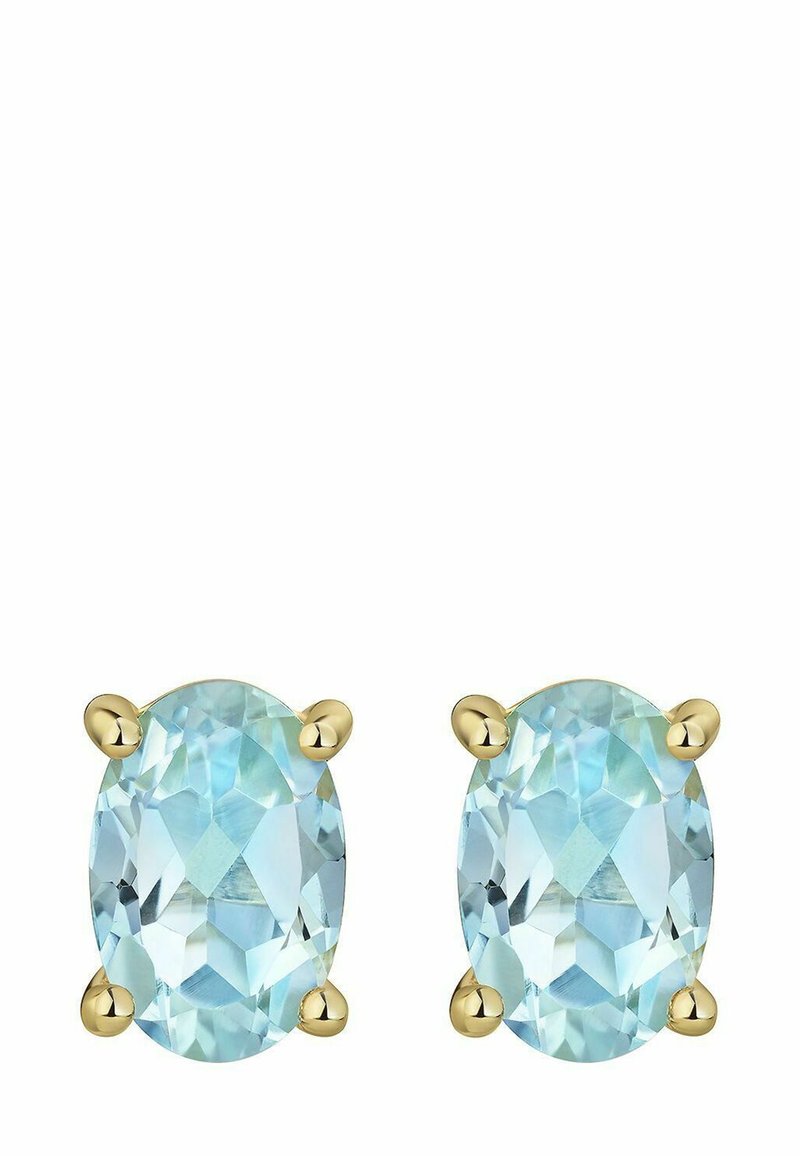 Orecchini con gemma di acquamarina, forma ovale, incastonati in quattro grani d'oro, con superficie sfaccettata e tonalità azzurro chiaro.