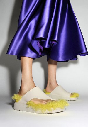 FITFLOP X ROKSANDA GEN FF CUT OUT SANDAL - T-bar sandals - turtledove/buttercup
