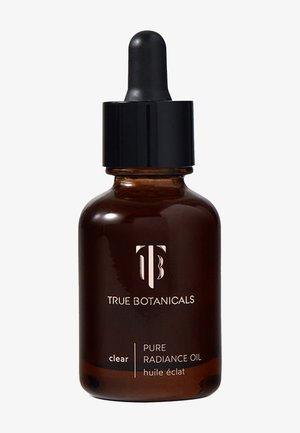 Flacon compte-gouttes en verre brun étiqueté "True Botanicals Pure Radiance Oil" avec un bouchon compte-gouttes en caoutchouc noir sur un fond blanc.