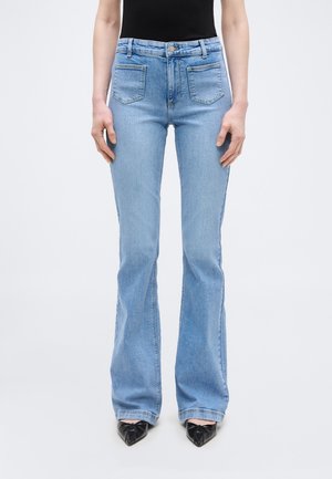 ONLY Tall ONLJUDY MID POCKET  - Flared Jeans - light blue denim