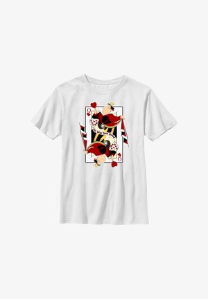 Hvid T-shirt med et hjerter dame spillekort med en tegneserie dronning, der holder et hjerte og en rød kappe.