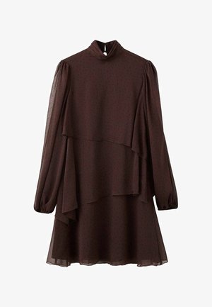 Rochie maro închis cu mâneci lungi, tiv asimetric stratificat, guler înalt cu închidere cu nasture tip cheie și model discret cu puncte.