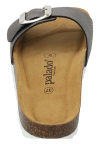 Grijze synthetische slide-sandaal met een metalen gesp, kurken voetbed en witte rubberen zool. Getextureerde bovenkant en bedrukte logo binnenin.