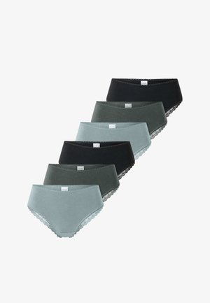 Zes paar katoenen hipsterondergoed in lichtgrijs, donkergrijs en zwart, met kanten afwerking langs de tailleband voor detail.