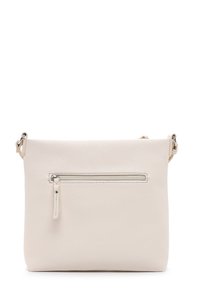 Balta odinė crossbody kuprinė su tekstūruotu paviršiumi, turinti priekį su užtrauktuku ir reguliuojamą dirželį. Minimalistinis dizainas ir švarios linijos.
