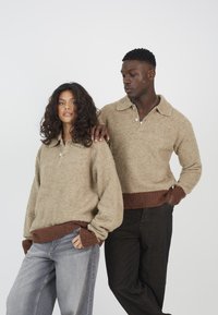 LEGACY STUDIOS UNISEX - Pullover - taupe