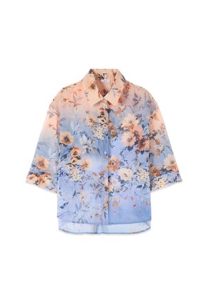 Let bluse med lange ærmer med fersken, beige og blå blomsterprint, knaplukning foran og spids krave, der blandes varme og kølige toner.