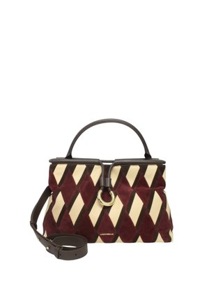 Borsa in camoscio e pelle con un motivo a rombi in bordeaux, crema e marrone. Presenta un manico superiore, una tracolla rimovibile e un anello in metallo.