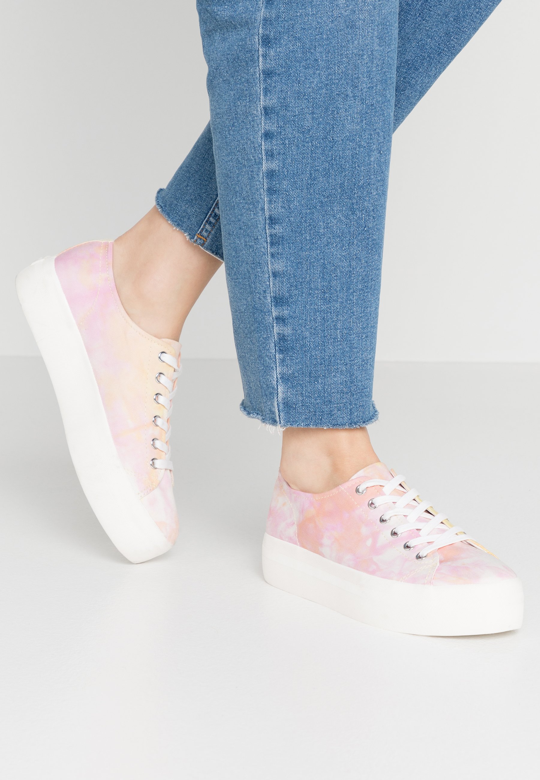 vagabond peggy slip on