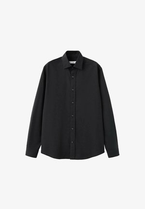 Cămașă neagră cu mâneci lungi și nasturi, cu guler, așezată plat pe un fundal alb.