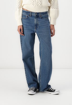 Curve Love Mid Rise Slouchy Jean - Wide Leg - dark raw hem