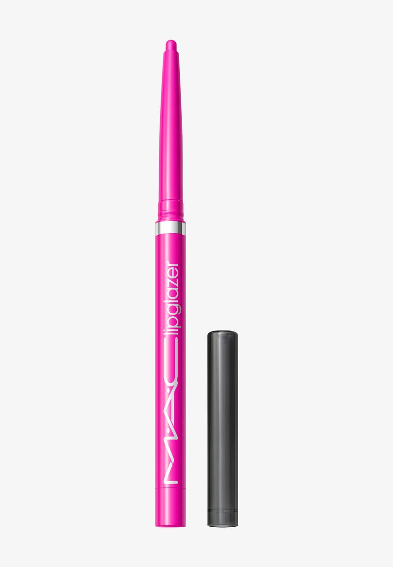Crayon à lèvres rose avec une pointe effilée, comportant un bandeau argenté. Inclut un capuchon noir amovible pour un rangement facile.