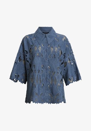 Blaue Spitzenbluse mit Kragen, kurzen Ärmeln und einem komplizierten floralen Ausschnittdesign. Verfügt über eine Knopfleiste auf der Vorderseite.