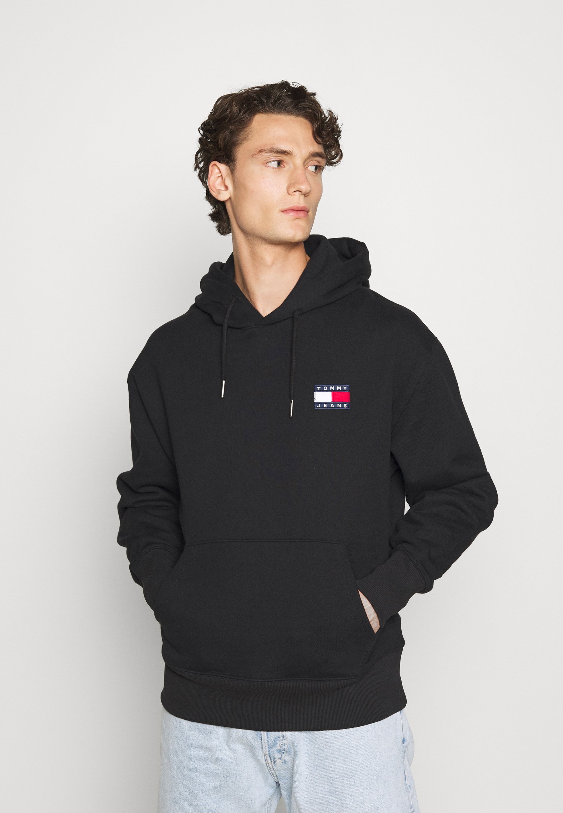 tommy jeans badge overhead hoodie