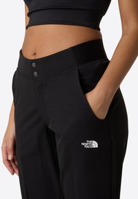 The North Face W QUEST SOFTSHELL PANTS - Trousers - tnf black