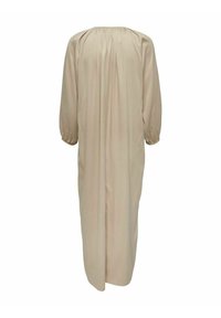 Lange beige jurk met lange pofmouwen, een geraffineerde halslijn en een vloeiende silhouet. Soepele stof met een licht glanzende afwerking.