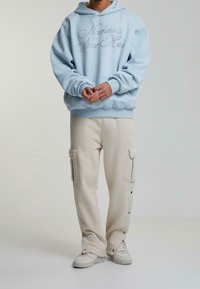Karl Kani Jersey con capucha - light blue