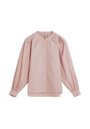 Blusa rosa claro con mangas largas y abullonadas, escote redondo y cierre frontal de botones. La tela parece suave y ligera.