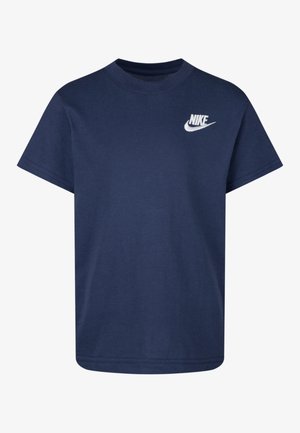 Sötétkék pamut póló rövid ujjal, kerek kivágással és fehér Nike logóval a bal felső mellen. Simas texture, klasszikus fit.