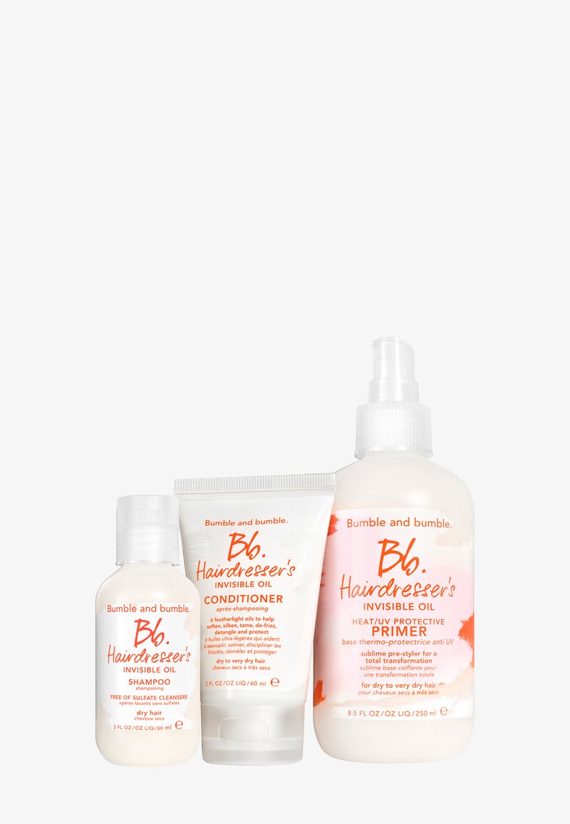 Drie flessen Bumble and bumble Hairdresser’s Invisible Oil haarverzorging: shampoo, conditioner en hitte-/UV-beschermende primer.
