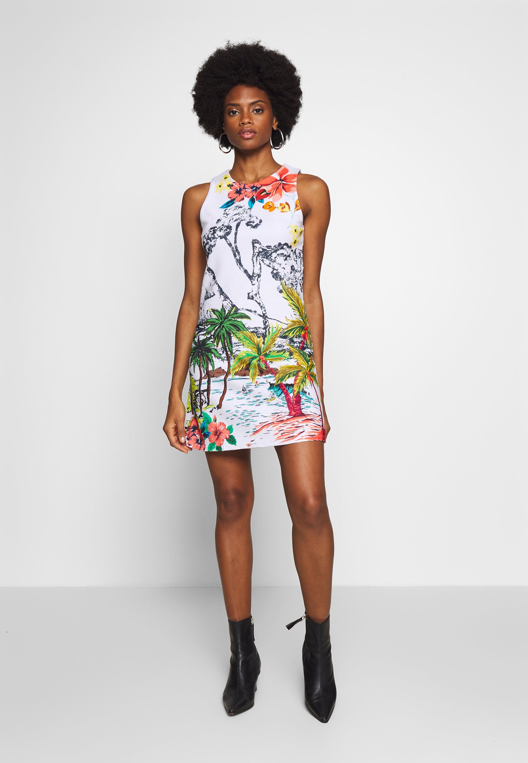 Desigual TROPICAL PACIFIC Jerseykjole blanco Zalando.no Desigual VEST CORCEGA - Maxikjole - blazing