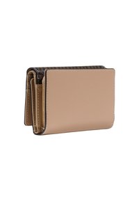 Składany portfel z gładkiej, jasnobrązowej skóry z teksturowanym, ciemnobrązowym akcentem. Wewnątrz znajduje się kieszeń na zamek i miejsca na karty. Kompaktowy design.