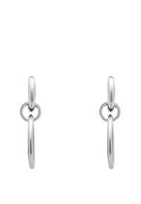 Silver hängeörhängen med en slät, glänsande yta och ett cirkulärt mönster med sammanlänkade ringar. Enkel och modern estetik.