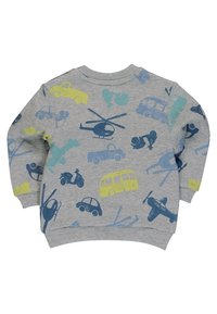 Sudadera gris claro con diseños coloridos y juguetones de vehículos, incluyendo coches, helicópteros, autobuses y motocicletas en todo su alrededor.