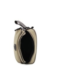 Borsa in nylon beige con superficie liscia, chiusura a doppia zip e fodera interna scura. Presenta una tracolla in pelle marrone e dettaglio del logo impresso.
