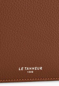Le Tanneur EMILE - Funda para tarjeta de visita - Tan