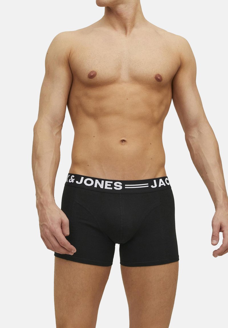 Svarta bomullboxershorts med en vit märkeslinning, som har en åtsittande design och mjuk textur.