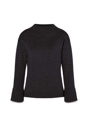 Zwart gebreid sweater met een hoge ribbels halslijn en brede klokmouwen, voorzien van een rand van witte kralen langs de mouwranden.