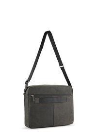 Grau messenger Bag mit glatter Textur, ausgestattet mit einer Reißverschlusstasche auf der Vorderseite und einem verstellbaren schwarzen Tragegurt. Rechteckige Form.