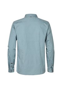 Camicia azzurra a maniche lunghe con un motivo ripetuto di piccole forme blu scuro e turchesi, caratterizzata da un colletto e polsini con bottoni.