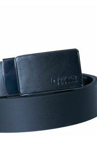 Ceinture en cuir noir avec une texture lisse et mate, accompagnée d'une boucle rectangulaire noire brillante présentant un logo en relief.