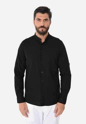 Camicia nera a maniche lunghe realizzata in tessuto uniforme, con colletto a camicia e bottoni frontali, dal taglio slim.