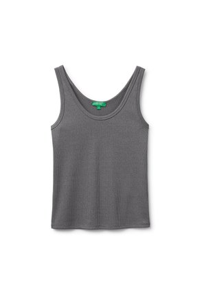 Grijs mouwloos geribd tanktopje met een ronde hals en een groen label aan de binnenkant van de achterkant van de hals.