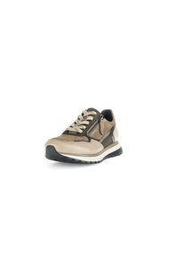 Beige en donkerbruine sneaker met een mix van gladde en gewafelde materialen, met veters en een zijkantrits. Rubberen zool met profiel.