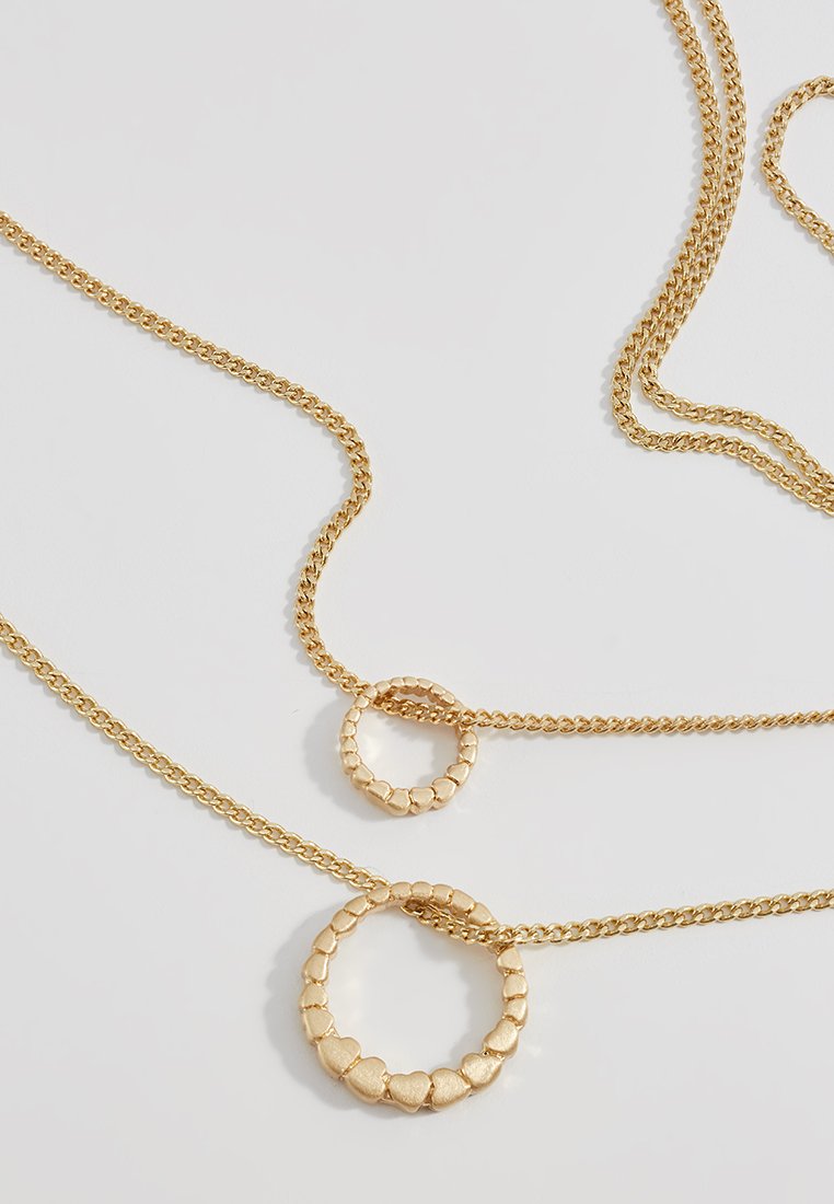 Damen Halsketten | Pilgrim NECKLACE KYLIE Halskette gold-coloured/goldfarben - OM01924 Damen Halsketten | Pilgrim NECKLACE KYLIE Halskette gold-coloured/goldfarben - OM01924
