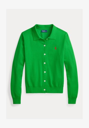 Zielony kardigan wykonany z miękkiej dzianiny, z kołnierzem, zapięciem na guziki oraz małym czerwonym logo na lewej piersi.