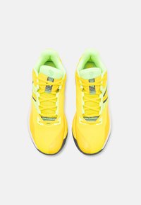 New Balance TWO WXY V5 UNISEX - Obuća za košarku - lemon zest