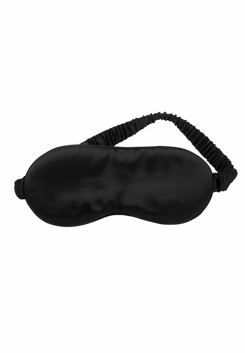 Svart satängeögonmask med en böjd form, elastiskt band och slät textur, utformad för att blockera ljus för sömn.