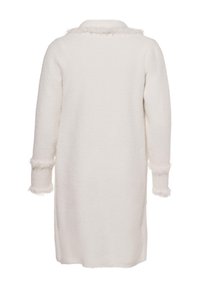 Weißer langer Cardigan aus strukturiertem Material, mit einem flauschigen Saum um den Kragen und die Ärmel, gerader Schnitt und mittellange bis zu den Oberschenkeln.